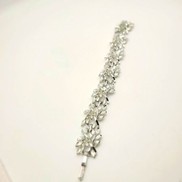 Floral silvertone bracelet - Picture 4 of 5